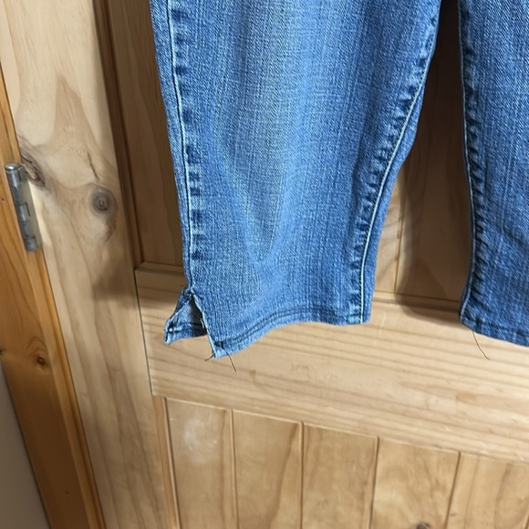 Levi’s 515 Bootcut originally altered to Capris - Picture 4 of 5